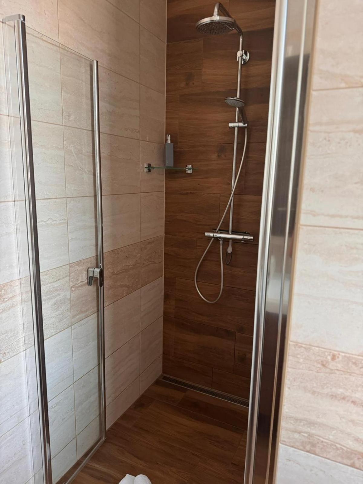 Apartman Ruza รูชอมแบรอค ภายนอก รูปภาพ
