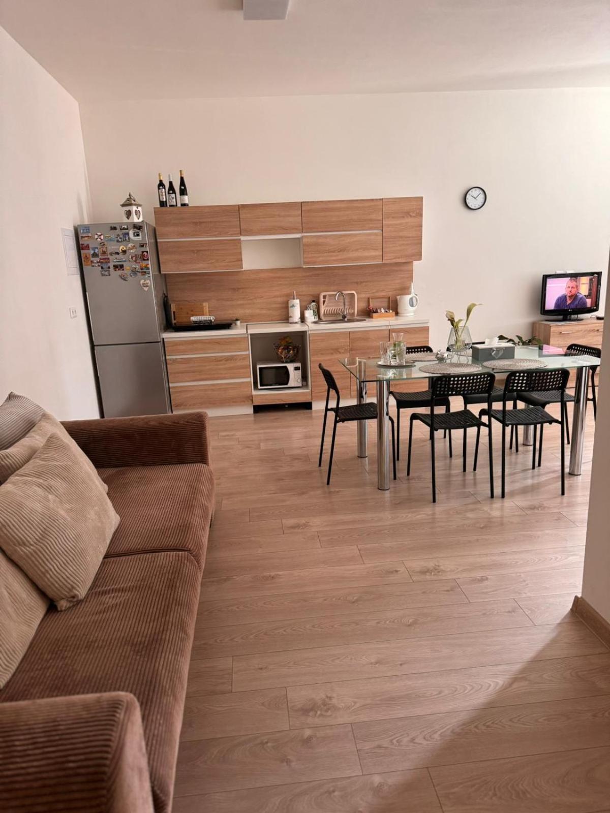 Apartman Ruza รูชอมแบรอค ภายนอก รูปภาพ